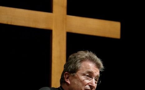 Bisschop Wolfgang Huber vindt dat het „schandaal van de christen­vervolging” in islamitische landen een einde moet hebben. Foto EPA