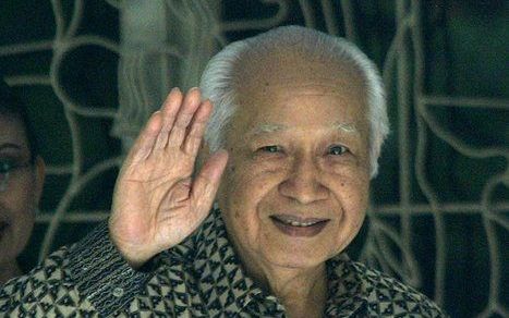 JAKARTA (AP) – De voormalige Indonesische dictator Suharto is vrijdag voor onderzoek opgenomen in het ziekenhuis. Hij was de afgelopen vijf dagen al ziek, zo zeiden dokters. Suharto (86) klaagde over ‘zwellingen van zijn voeten en andere lichaamsdelen’, z