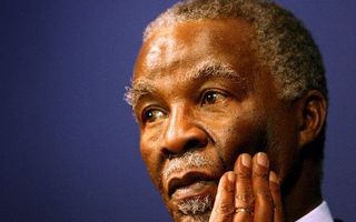 Onder leiding van de bemiddelende Zuid-Afrikaanse president Mbeki lijkt er een uitweg te komen in het Zimbabwaans conflict. Foto EPA