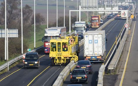 Sinds donderdagavond is de A67 richting Antwerpen dicht wegens wegwerkzaamheden. De werkzaamheden duren tot en met maandagmiddag. Foto ANP