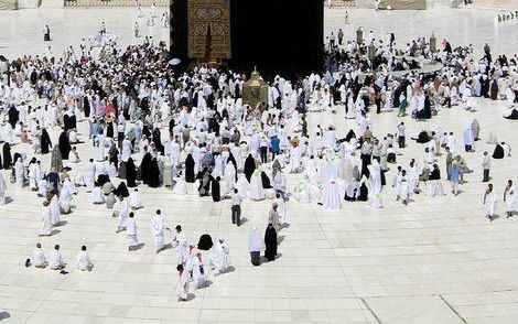 MEKKA – Bijna drie miljoen moslims beginnen zaterdag aan de hadj, de jaarlijkse bedevaart naar de voor hen heilige plaatsen in Saoedi-Arabië, om zich van zonden te ontdoen. Foto EPA