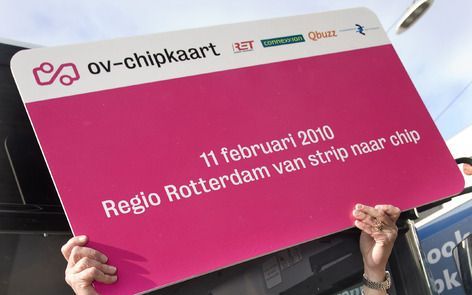 AMSTERDAM – Onbekenden hebben in Amsterdam twee automaten voor het opladen van de OV–chipkaart geskimd. Een woordvoerster van het Gemeentelijk Vervoerbedrijf Amsterdam bevestigde donderdag een bericht hierover van RTV Noord–Holland. Foto ANP