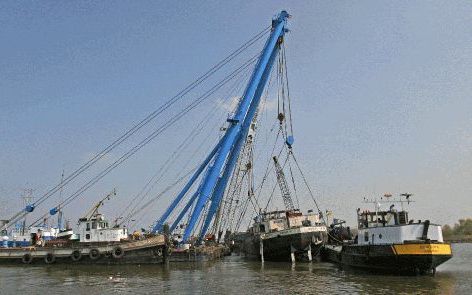 HARDINXVELD GIESSENDAM â€“ Rijkswaterstaat heeft donderdagmiddag de Admar P. geborgen, het vrachtschip dat op 3 april na een aanvaring met een ander vrachtschip op de Boven Merwede ter hoogte van Hardinxeld Giessendam zonk. De Admar P. vervoerde maÃ¯s. Vo