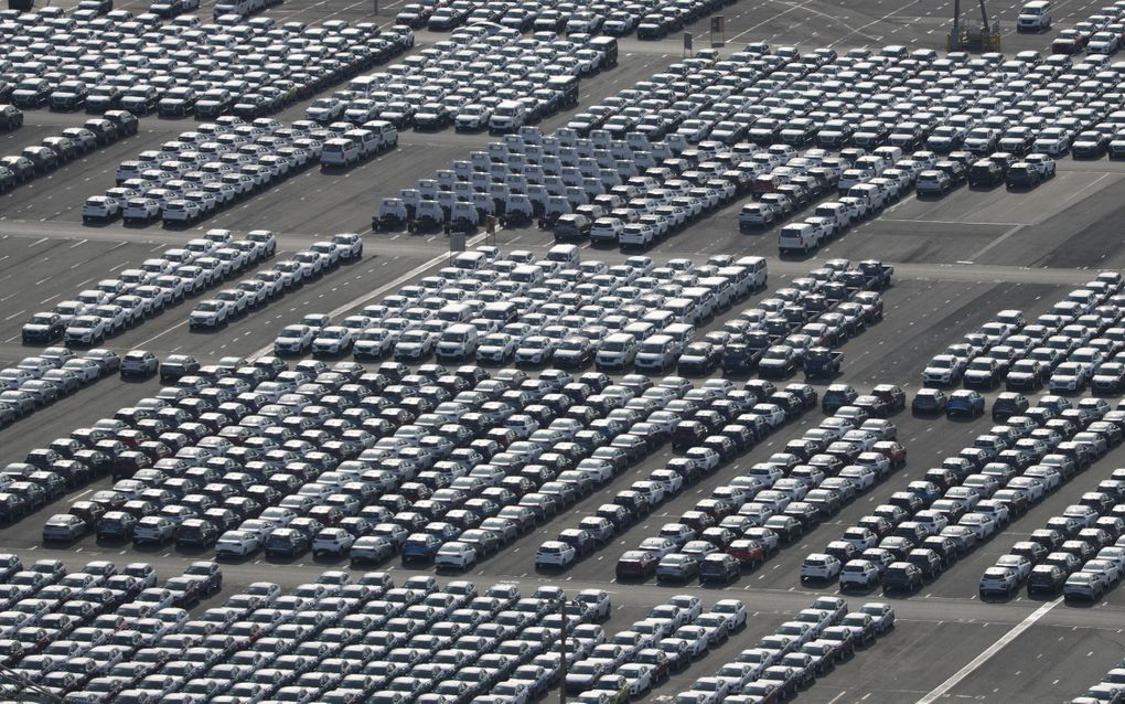 Auto's van het merk Hyundai staan in de haven van Ulsan klaar om te worden verscheept. beeld AFP