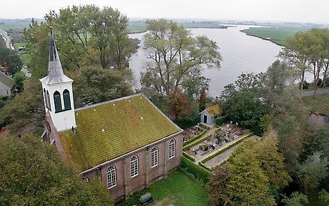 De hervormde kerk in Zuiderwoude. Foto www.kerkzuiderwoude.nl