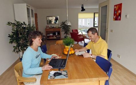 Bij allergische reacties op huisstofmijt raadt Stan Lenssen van de Allergiewinkel aan om de woning te saneren. „Maak de inrichting zo glad mogelijk.” Foto's Bert Jansen