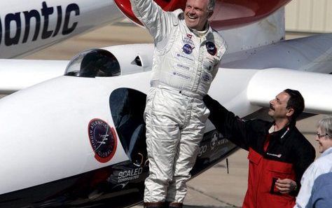 Avonturier Steve Fossett voor aanvang van een vlucht in 2005. Foto EPA