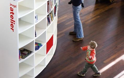 In tegenstelling tot vorig jaar doet de christelijke openbare bibliotheek in Barneveld dit jaar wel mee met de campagne om lezen te bevorderen. Foto: interieur van een openbare bibliotheek. Foto ANP.