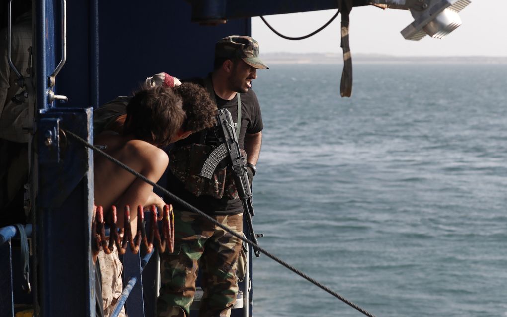 Houthi's op een gekaapt schip in de Rode Zee, in december vorig jaar. beeld EPA, Yahya Arhab