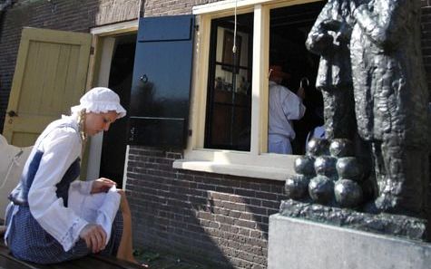 BRUSSEL – Europarlementariër Manders (VVD) hoopt zaterdag de Europese vlag door heel Nederland te zien wapperen. Op 9 mei is het Europadag en vinden in het hele land activiteiten plaats. Foto ANP