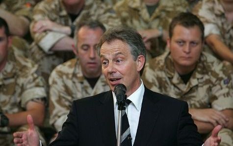 Blair op bezoek bij Britse troepen in Irak. Foto EPA