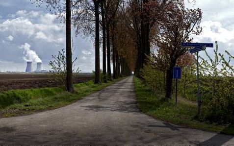 De kerncentrale in Doel, gezien vanuit de Hedwigepolder. Beeld ANP