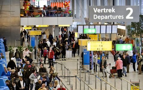 AMSTELVEEN – KLM gaat de rijen voor de balies van de luchtvaartmaatschappij ’ontvlechten’. Dat zei president–directeur Peter Hartman van KLM dinsdag. Foto ANP