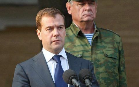 MOSKOU – Het beëindigen van de contacten met de NAVO is een van de opties voor Rusland. Dat heeft de Russische president Dmitri Medvedev maandag gezegd. Foto EPA