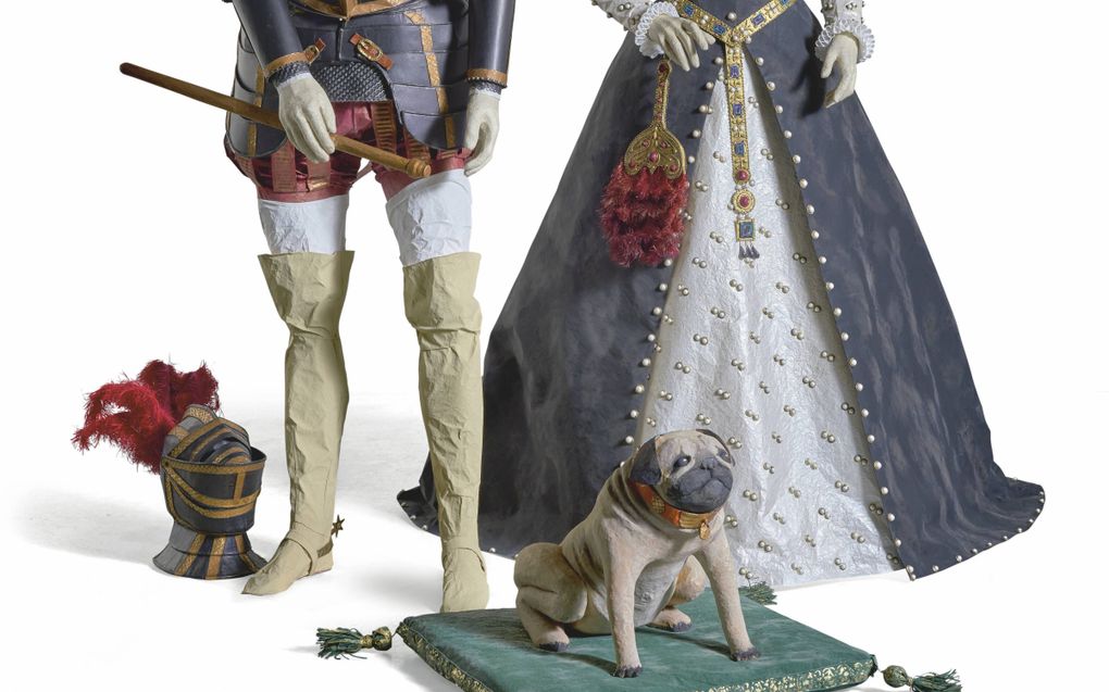 Isabelle de Borchgrave maakte voor de tentoonstelling ”Willem” papieren beeltenissen van Willem van Oranje, zijn vrouw Anna van Buren en hun hond. De expositie is tot 28 oktober te zien in het Nationaal Militair Museum op het terrein van de vroegere vlieg