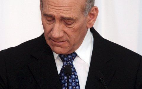 OLMERT ...houdt onschuld vol... Foto's EPA