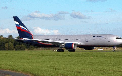 MOSKOU â€“ Een Boeing 767 in de nieuwe Aeroflot kleuren. Aeroflot leidt de huidige spectaculaire groei in de Russische burgerluchtvaart. Foto AFP