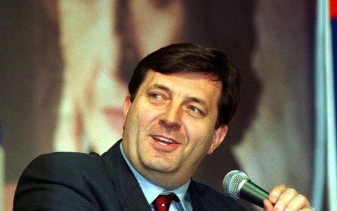 Volgens premier Milorad Dodik van de RS heeft het Nederlandse Unprofor-bataljon tijdens de Bosnische burgeroorlog nagelaten de inwoners van de rond Srebrenica gelegen Servische dorpen te beschermen tegen aanvallen van de Bosnische moslims. Foto EPA