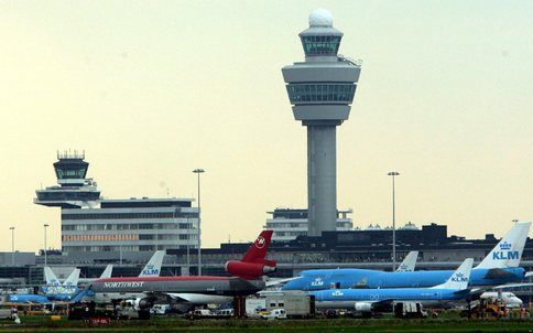 „Een experimentwet die als voorwaarde stelt dat de uitkomst van het experiment vooraf vast moet staan, is een dode mus voor Schiphol Ã©n zijn omwonenden.”