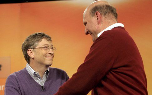 REDMOND â€“ Microsoftoprichter Bill Gates gaat meer tijd besteden aan het beheer van zijn filantropische activiteiten. De multimiljardair wil zijn werkzaamheden bij de softwaregigant de komende twee jaar afbouwen, zo maakte hij donderdag bekend. Hij blijf