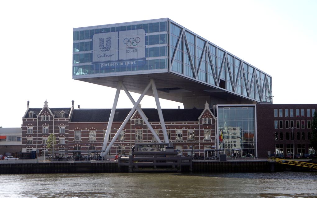 ROTTERDAM - Unilever schrapt 95 banen in Oss. Foto: het hoofdkantoor van Unilever in Rotterdam. Foto ANP