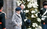 De moeder en de broer van prins Bernhard, prinses Armgard en prins Aschwin, verlaten het Paleis op de Dam op de huwelijksdag van prinses Beatrix en Claus. Foto ANP