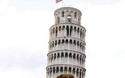PISA - De beroemdste klokkentoren uit Toscane is voor de komende driehonderd jaar veilig, volgens professor Jamiolkowsky, verantwoordelijk voor de restauratie. Foto EPA