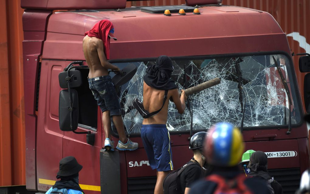 Demonstranten gaan nu al drie maanden de straat op om te protesteren tegen het bewind van de Venezolaanse president Maduro. beeld AFP