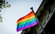 De regenboogvlag wapperde in 2014 ter gelegenheid van de Amsterdam Gay Pride, aan de ambtswoning van toenmalig burgemeester Eberhard van der Laan. beeld ANP