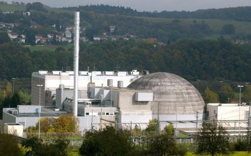 Door de gestegen aardolieprijzen lijkt een herbezinning op de voor en nadelen van de inzet van kernenergie in de lidstaten die tot dusver de risico’s van deze vorm van brandstof te hoog achten, onvermijdelijk. Foto EPA