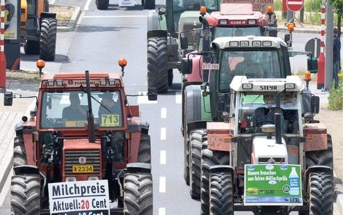 LUXEMBURG– Enkele honderden tractoren hebben maandag veel verkeersoverlast veroorzaakt in Luxemburg. Melkveehouders trokken vanuit Brussel naar Luxemburg om hun protest tegen de lage melkprijzen voort te zetten. Foto ANP