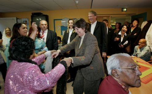 DEN HAAG â€“ Minister Verdonk van Vreemdelingen en Integratie werd donderdag verwelkomd tijdens haar bezoek aan een multicultureel zorgcentrum in de Haagse wijk Transvaal. De minister bezocht het centrum in het kader van vijftien jaar ulticultureel beleid