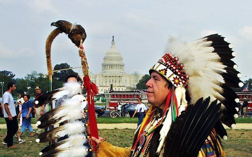 WASHINGTON – Afstammelingen van het legendarische Apache–opperhoofd Geronimo willen dat diens stoffelijke resten worden vrijgegeven. Ze willen de overblijfselen overbrengen naar de geboortegrond van Geronimo in het westen van de Verenigde Staten. Foto EPA