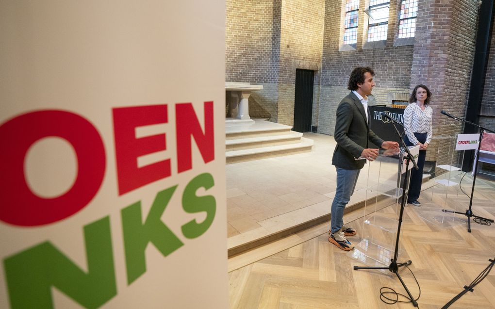 Jesse Klaver, partijleider van GroenLinks en Katinka Eikelenboom, partijvoorzitter van GroenLinks, tijdens de bekendmaking van de uitslag van het ledenreferendum over de gezamenlijke fractie met PvdA in Eerste Kamer. beeld ANP, Jeroen Jumelet