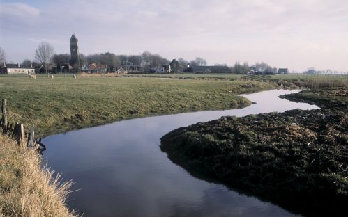 „Nederland kan nu bezwaarlijk nog een christelijk land worden genoemd.” Foto: het Friese dorp Jorwerd, waarover Geert Mak zijn boek ”Hoe God verdween uit Jorwerd” schreef. Foto Hollandse Hoogte