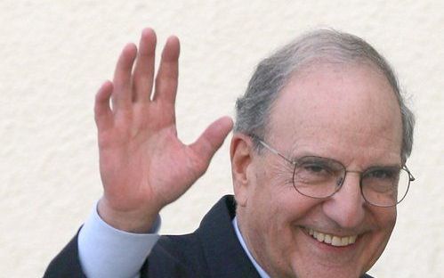 De Amerikaanse gezant voor het Midden-Oosten, George Mitchell, is gisteren in Ramallah besprekingen begonnen met de door het Westen gesteunde Palestijnse regering op de Westelijke Jordaanoever. Foto EPA