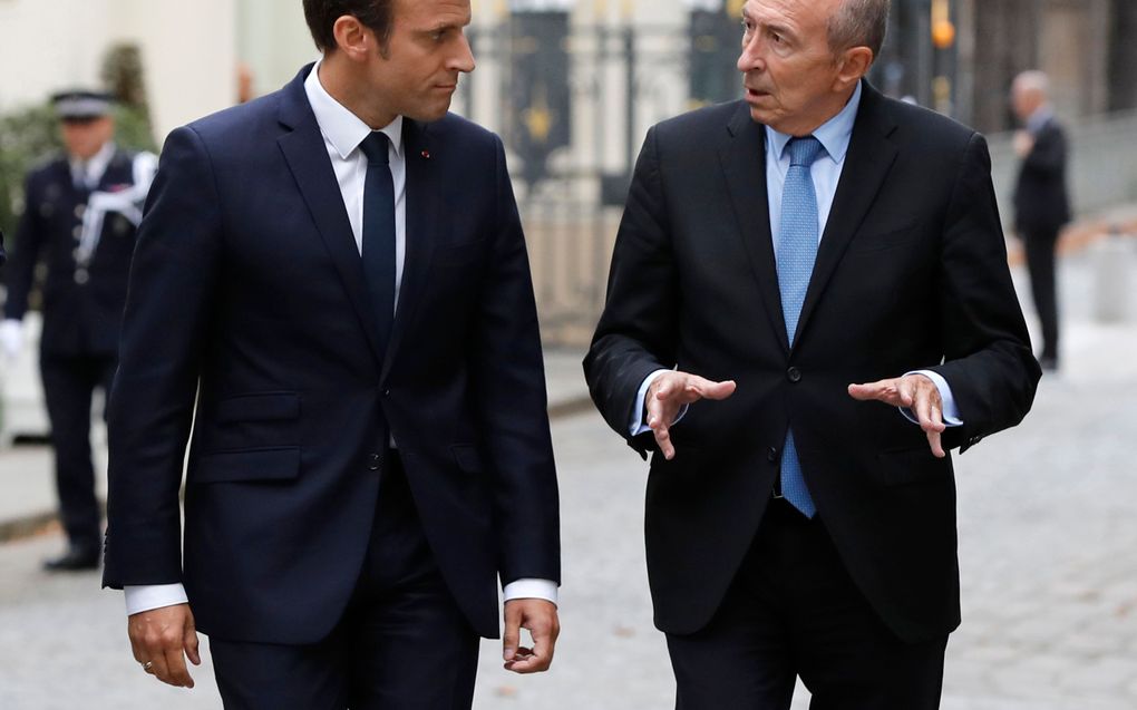 Macron (l.) en minister Collomb. beeld EPA