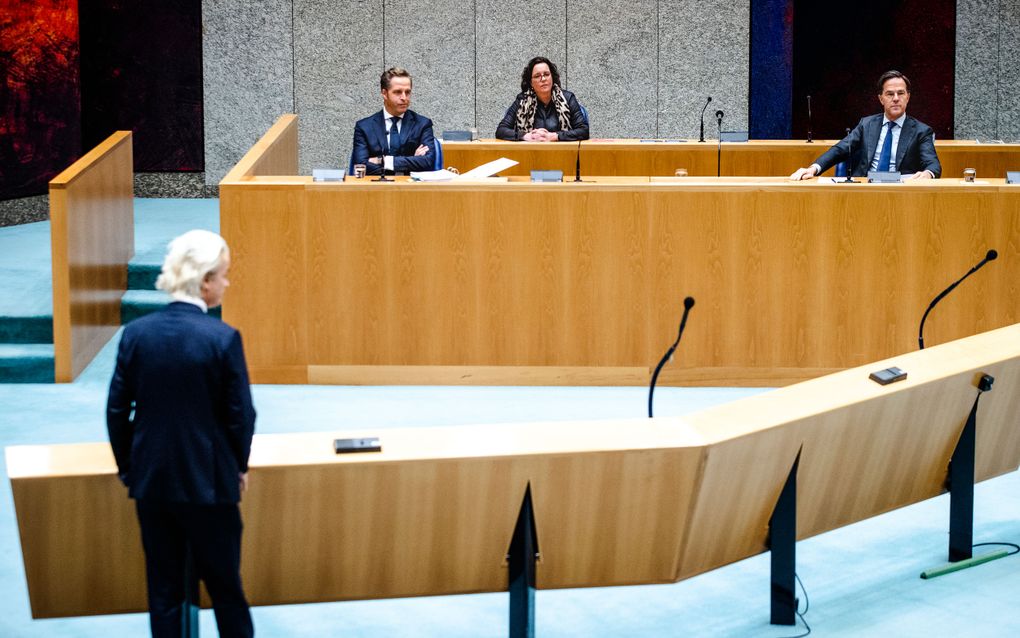 Geert Wilders (PVV), Hugo de Jonge, minister van Volksgezondheid, Welzijn en Sport, Tamara van Ark, minister voor Medische Zorg en premier Mark Rutte (vlnr) tijdens het debat over de ontwikkelingen rondom het coronavirus. beeld ANP, Sem van der Wal