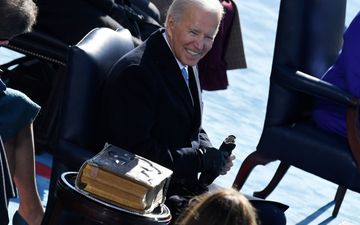 Biden tijdens de inauguratie. beeld AFP