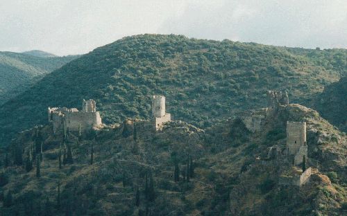 Van het oude Montaillou is vandaag weinig meer te vinden dan een gerestaureerd kasteel. De Franse historicus Le Roy Ladurie ontrukte het katharendorpje aan de vergetelheid. - Foto ANP