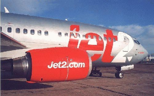 SCHIPHOL - Luchtvaartbedrijf Jet2 kondigde dinsdag aan een lijndienst te openen, tweemaal daags vanaf Amsterdam naar Leeds Bradford. Stoelreserveringen gaan via een website of via een callcenter. De Amerikaanse econoom Porter noemt vliegmaatschappijen met