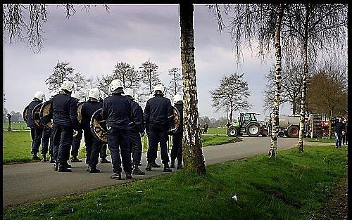 Archieffoto van verzet in 2001 tegen ruimingen in Kootwijkerbroek vanwege MKZ. beeld RD, Henk Visscher