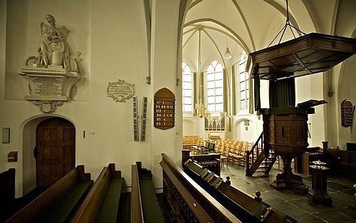 Nieuwe tradities zullen ontstaan, ook in de kerk, stelde historicus A. A. van der Schans gisteren. Op de foto de Oude Kerk in Barneveld. Foto RD