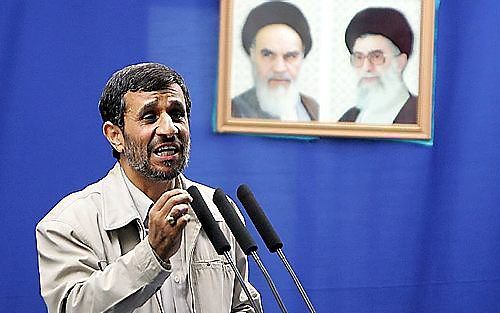 De Iraanse president Ahmadinejad spreekt bij een anti-Israëlbetoging in september 2009 in Teheran. Foto EPA