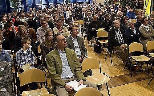 Dr. Ewald Mackay (op voorste rij). beeld RD, Henk Visscher