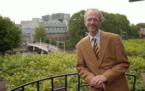 LEIDEN - Voor de gereformeerde predikantsopleiding in Bremen, die een uitstraling had in geheel West-Europa, is te weinig aandacht geweest, vindt dr. W. Janse. Zo’n 300 gereformeerde bronnen uit Oost-Friesland en Noordwest-Duitsland laat hij op microfiche