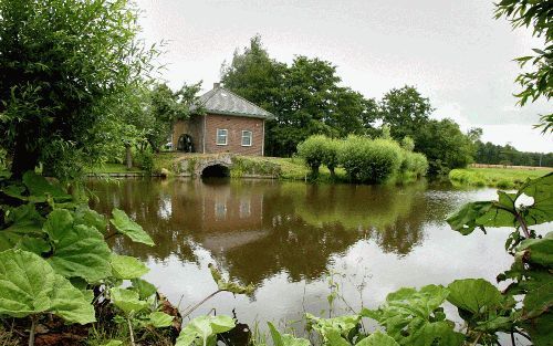 GIESSENBURG - Een gemaal bij Giessenburg doet vanaf zaterdag dienst als schuilplaats en meditatieve ruimte voor wandelaars, fietsers en kanovaarders. - Foto RD, Anton Dommerholt