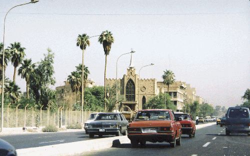 BAGDAD - Iraakse christenen hadden het onder Saddam af en toe beter dan sjiieten. „Maar de prijs was dat ze zich gedeisd hielden en achter de dictator stonden.” Foto: een van de kerken in de hoofdstad van Irak. - Foto RD