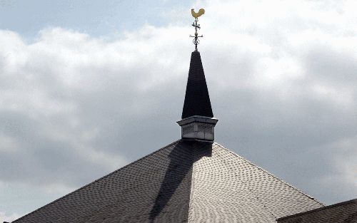 Architect Vroegindeweij heeft zich er bij het ontwikkelen van de plannen voor de bouw van de christelijke gereformeerde kerk te Werkendam sterk voor gemaakt om de kerk niet te verplaatsen naar de rand van het dorp. Foto’s RD, Sjaak Verboom