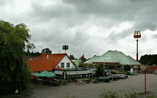 BARNEVELD - Langs de A1 bij Barneveld staat De Goudreinet, een ongekunsteld en net wegrestaurant. Eigenaar Ruud van Mourik typeert de sfeer in zijn bedrijf als „huiselijk en gezellig.” Naast het huidige, verouderde restaurant verrijst een nieuw gebouw met